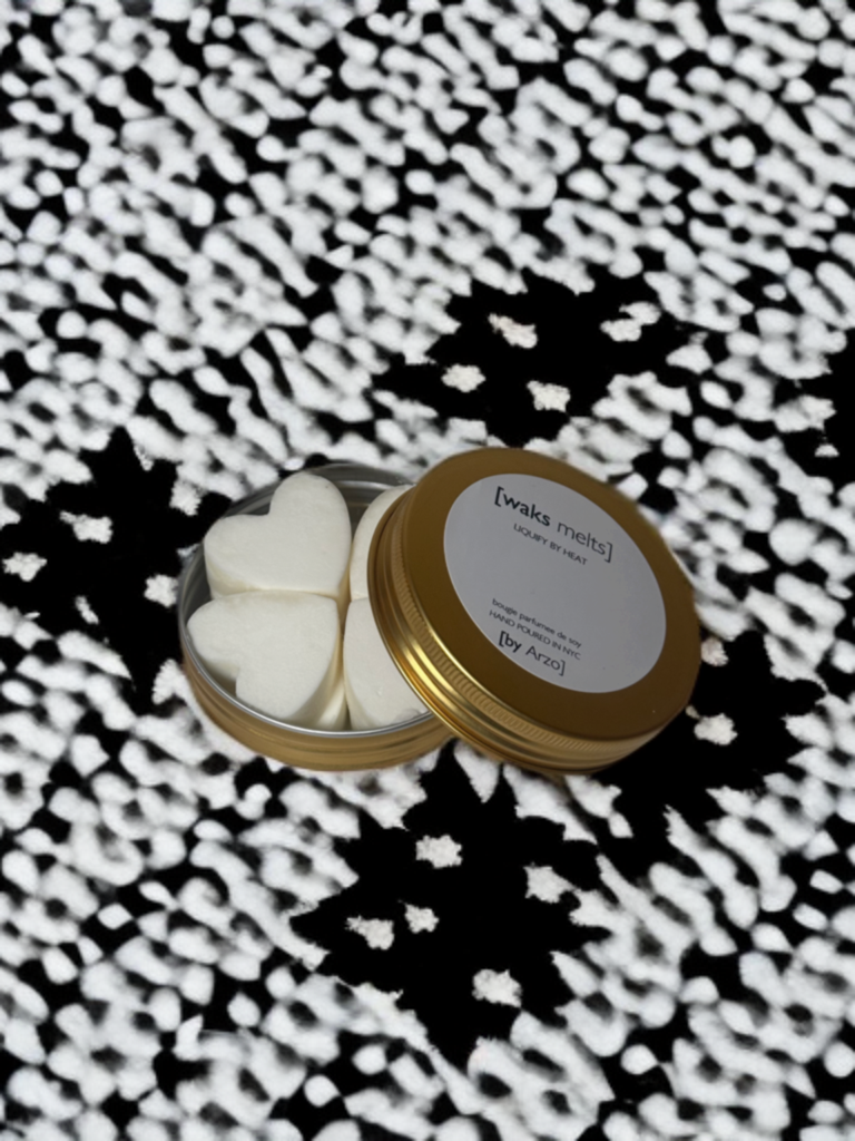 29 COMFORTABLE IN MY SKIN-BLACK & WHITE CURRANT LEMON PEEL