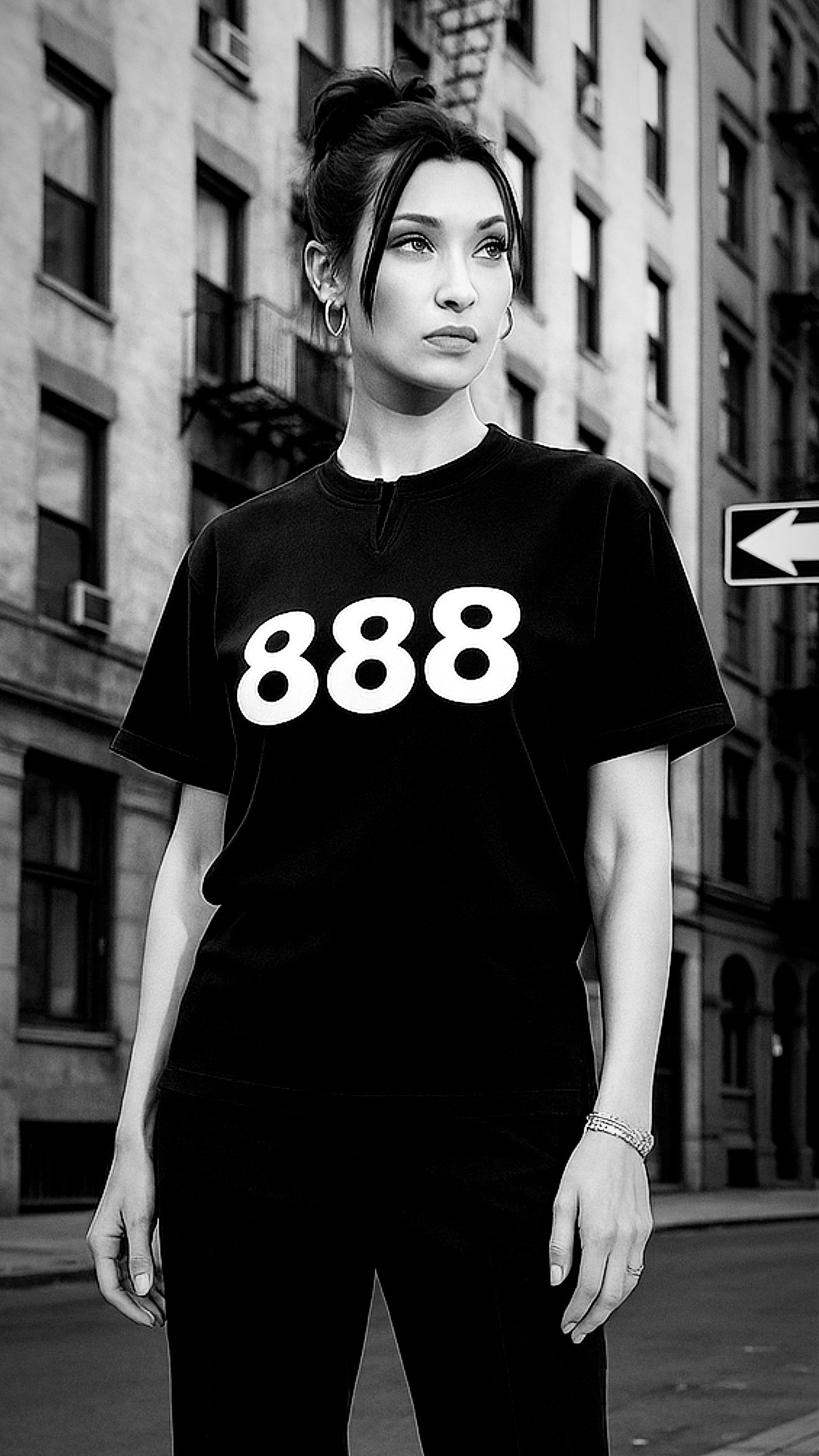 888 CLASSIC CREW NECK TEE