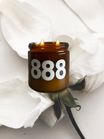 888 OUD TO TRÉ SOY CANDLE