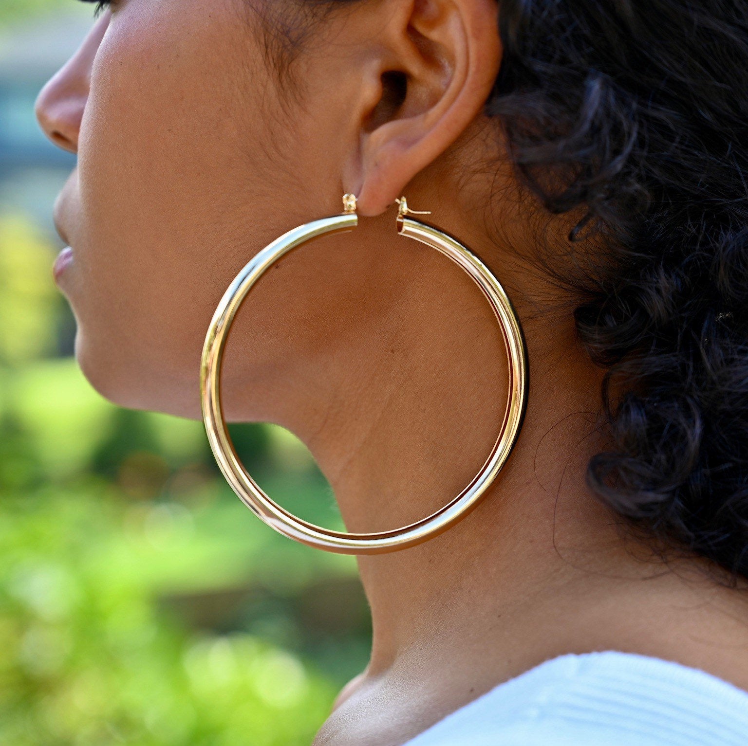 1000-THE PERFECT GOLD BOLD HOOPS