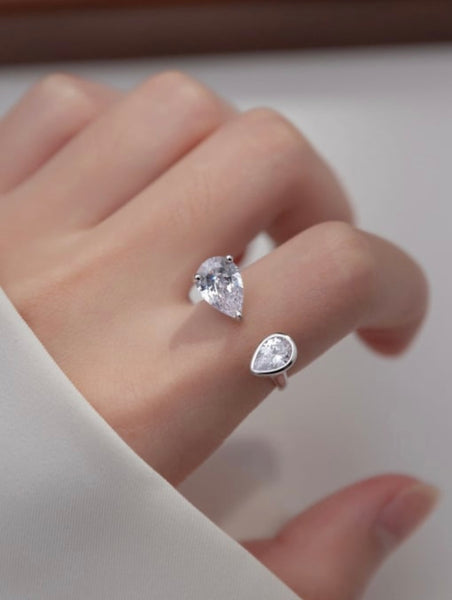 1-ARZO 'BOSS LADY' SINGLE BAR TEAR DROP STERLING SILVER RING